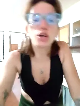 Snapshot of Luna-e-Franco1 chatting on March 14, 2025, 3:15 am Luna-e-Franco1 online show from March 14, 2025, 3:15 am