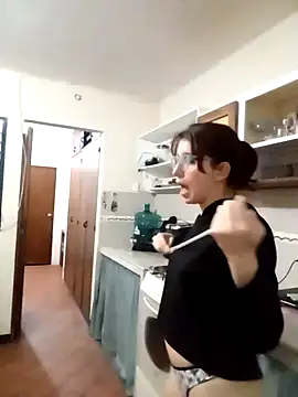 Snapshot of Luna-e-Franco1 chatting on February 22, 2025, 1:00 am Luna-e-Franco1 online show from February 22, 2025, 1:00 am