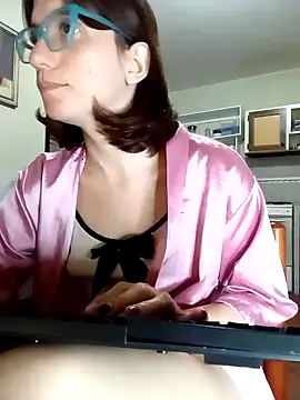 Snapshot of Luna-e-Franco1 chatting on February 12, 2025, 3:18 am Luna-e-Franco1 online show from February 12, 2025, 3:18 am