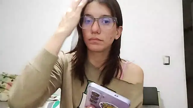 Luna-e-Franco1 online show from April 18, 2026, 11:05 pm