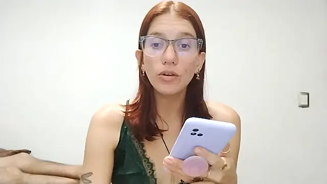 Snapshot of Luna-e-Franco1 chatting on November 2, 2025, 12:04 am Luna-e-Franco1 online show from November 2, 2025, 12:04 am