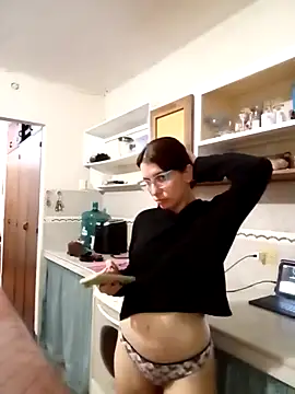 Snapshot of Luna-e-Franco1 chatting on February 19, 2025, 12:14 am Luna-e-Franco1 online show from February 19, 2025, 12:14 am