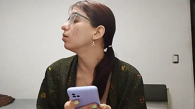 Snapshot of Luna-e-Franco1 chatting on December 17, 2025, 12:15 am Luna-e-Franco1 online show from December 17, 2025, 12:15 am