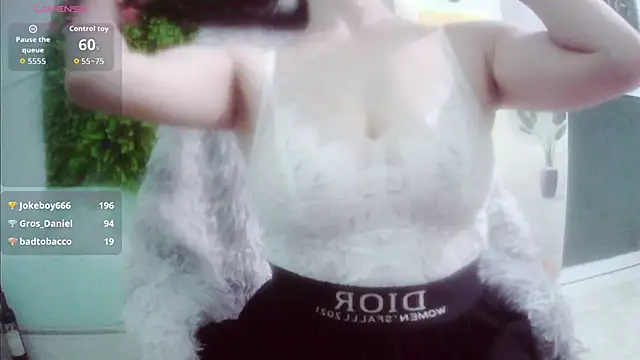 Snapshot of Yii-Ser chatting on October 4, 2025, 4:19 pm Yii-Ser online show from October 4, 2025, 4:19 pm