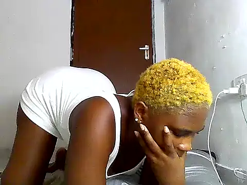 Snapshot of SexyKimberly23 chatting on October 31, 2025, 8:05 pm SexyKimberly23 online show from October 31, 2025, 8:05 pm