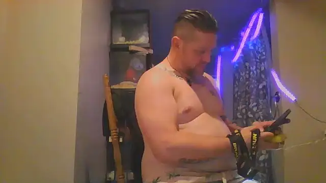 Snapshot of Buddy_Cuck chatting on November 20, 2025, 7:36 pm Buddy Cuck online show from November 20, 2025, 7:36 pm