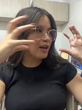 CamilaSofiia online show from October 16, 2025, 8:28 pm