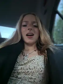 Snapshot of LoraaDoll chatting on September 26, 2025, 3:30 pm LoraaDoll online show from September 26, 2025, 3:30 pm