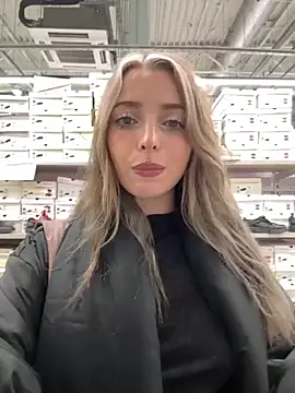 Snapshot of LoraaDoll chatting on October 25, 2025, 2:50 pm LoraaDoll online show from October 25, 2025, 2:50 pm