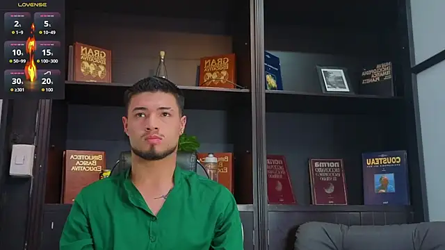 Snapshot of EdwardRoss_ chatting on October 6, 2025, 8:42 pm EdwardRoss  online show from October 6, 2025, 8:42 pm