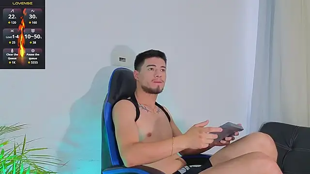 EdwardRoss  online show from March 8, 2026, 10:46 pm