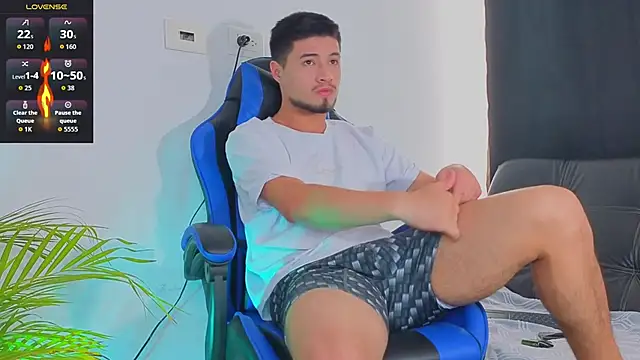 Snapshot of EdwardRoss_ chatting on October 30, 2025, 7:44 pm EdwardRoss  online show from October 30, 2025, 7:44 pm