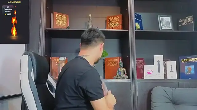 Snapshot of EdwardRoss_ chatting on October 9, 2025, 8:20 pm EdwardRoss  online show from October 9, 2025, 8:20 pm