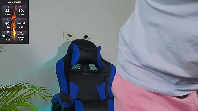 Snapshot of EdwardRoss_ chatting on October 26, 2025, 8:53 pm EdwardRoss  online show from October 26, 2025, 8:53 pm