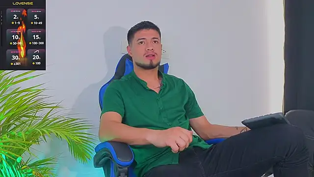 Snapshot of EdwardRoss_ chatting on October 14, 2025, 7:58 pm EdwardRoss  online show from October 14, 2025, 7:58 pm