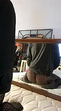 LYZBORNHD online show from January 5, 2025, 12:21 pm