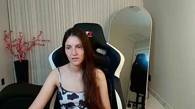 Snapshot of upssnowy chatting on October 10, 2025, 5:14 pm upssnowy online show from October 10, 2025, 5:14 pm