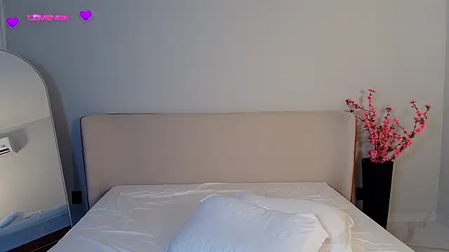 Snapshot of upssnowy chatting on January 11, 2026, 4:47 pm upssnowy online show from January 11, 2026, 4:47 pm