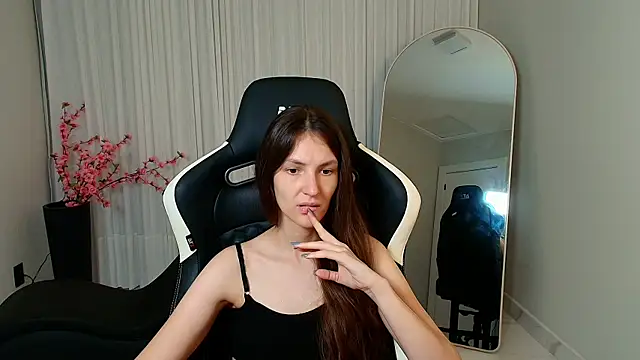 Snapshot of upssnowy chatting on October 28, 2025, 7:57 pm upssnowy online show from October 28, 2025, 7:57 pm