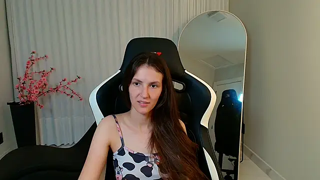 Snapshot of upssnowy chatting on November 16, 2025, 2:05 am upssnowy online show from November 16, 2025, 2:05 am