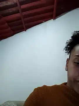 Julia Pretinha online show from June 15, 2026, 12:38 pm