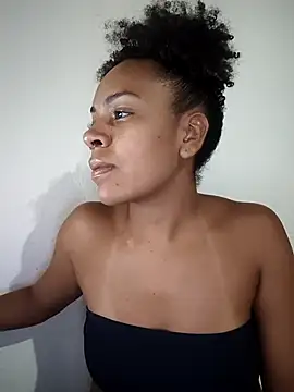 Julia Pretinha online show from February 15, 2026, 2:23 am