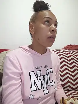 Julia Pretinha online show from June 22, 2026, 12:46 pm