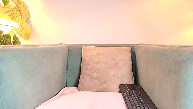 Snapshot of Fluffy_Bubble21 chatting on September 25, 2025, 3:23 am Fluffy Bubble21 online show from September 25, 2025, 3:23 am