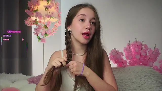 AmiLewis online show from September 10, 2025, 1:15 am