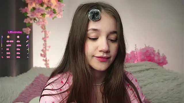 AmiLewis online show from November 22, 2025, 1:04 am