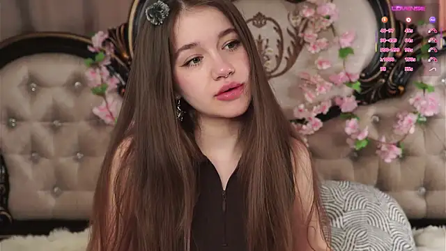 AmiLewis online show from April 7, 2026, 1:07 am