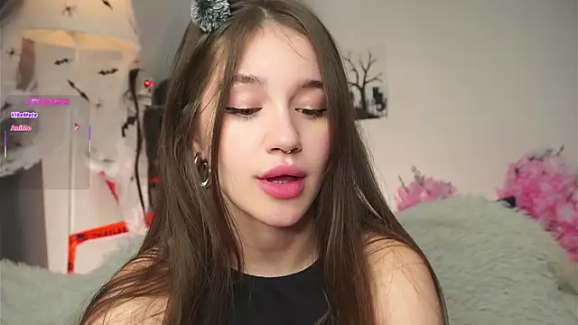 AmiLewis online show from November 2, 2025, 1:21 am