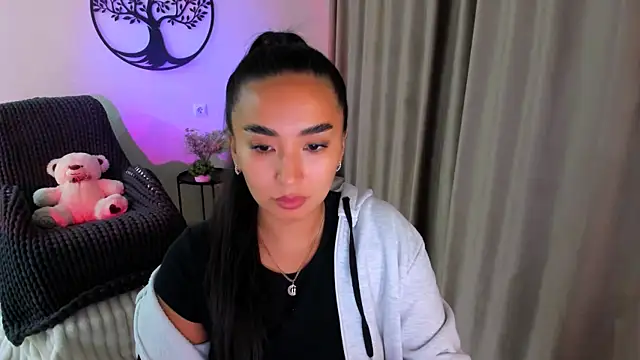 Snapshot of worldofkim chatting on October 15, 2025, 7:44 pm worldofkim online show from October 15, 2025, 7:44 pm