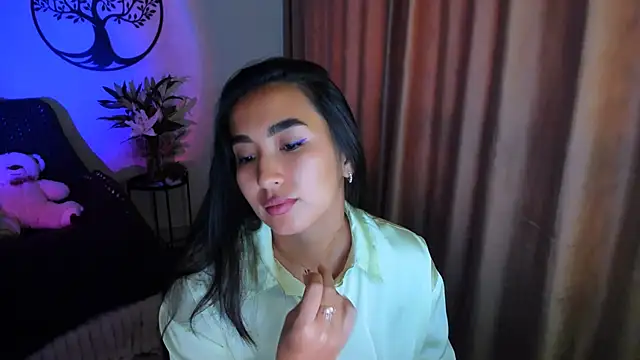 Snapshot of worldofkim chatting on October 26, 2025, 9:31 am worldofkim online show from October 26, 2025, 9:31 am