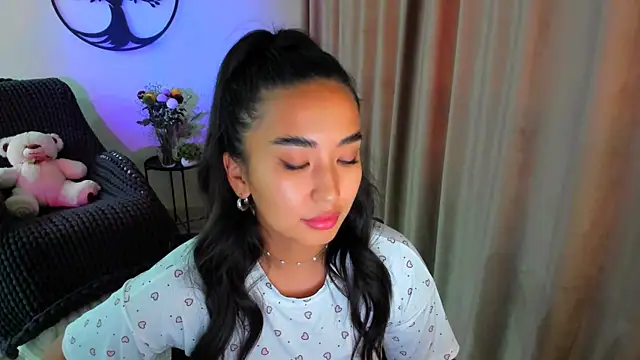 Snapshot of worldofkim chatting on October 30, 2025, 11:52 am worldofkim online show from October 30, 2025, 11:52 am