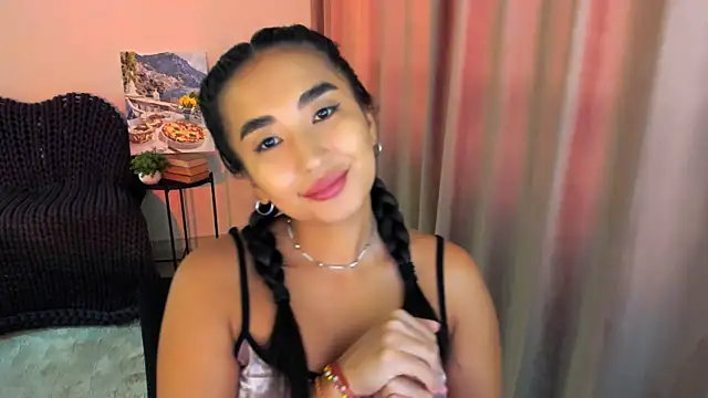 Snapshot of worldofkim chatting on March 19, 2025, 10:00 am worldofkim online show from March 19, 2025, 10:00 am