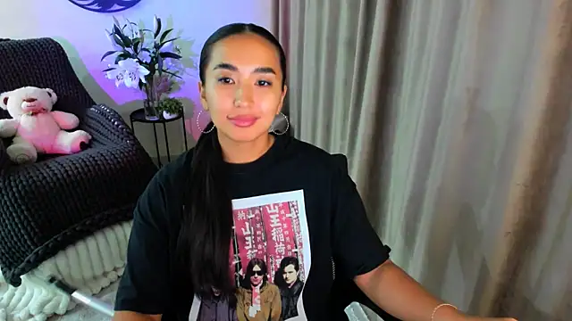 Snapshot of worldofkim chatting on October 28, 2025, 8:19 pm worldofkim online show from October 28, 2025, 8:19 pm