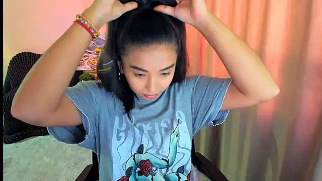 Snapshot of worldofkim chatting on February 17, 2025, 5:36 am worldofkim online show from February 17, 2025, 5:36 am