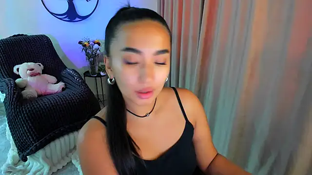 worldofkim online show from November 5, 2025, 5:10 am