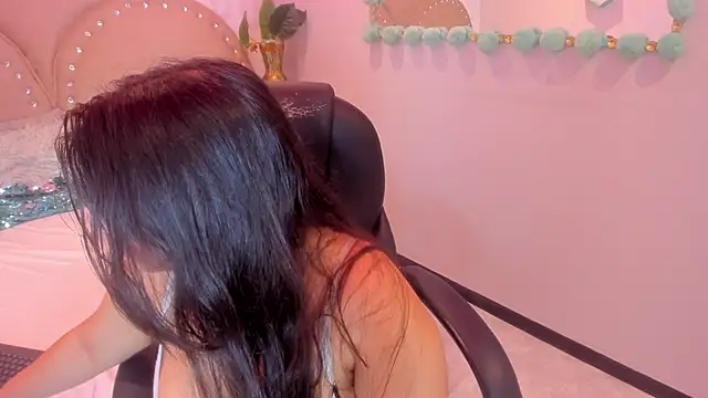 Miia Thompsonn online show from November 18, 2025, 3:21 am