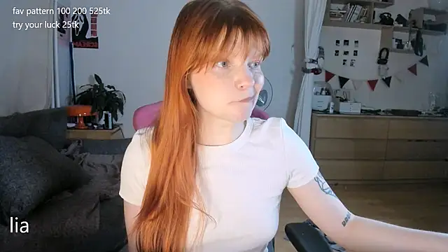 Snapshot of lil_lia chatting on May 22, 2026, 11:25 pm lil lia online show from May 22, 2026, 11:25 pm