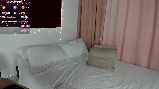 Snapshot of Loren_moreno chatting on October 25, 2025, 8:42 pm Loren moreno online show from October 25, 2025, 8:42 pm