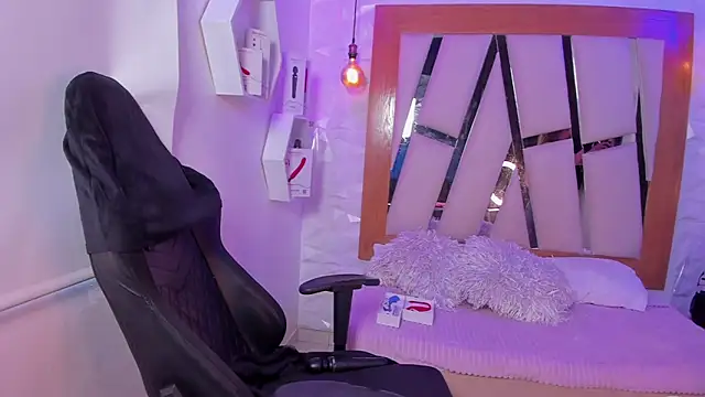 ary cooper  online show from October 7, 2025, 12:17 pm