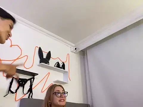 alissonandamy online show from March 3, 2025, 11:35 pm