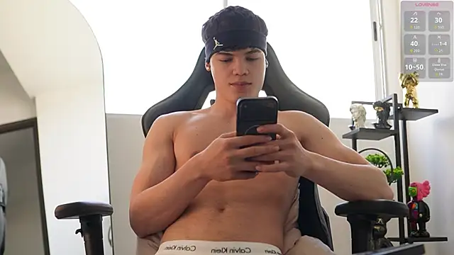 Snapshot of Max_cortes1 chatting on October 21, 2025, 4:50 pm Max cortes1 online show from October 21, 2025, 4:50 pm