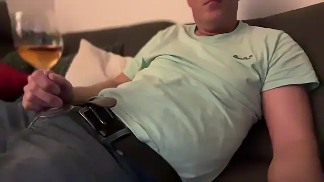 Snapshot of devils-son chatting on October 22, 2025, 7:02 pm devils-son online show from October 22, 2025, 7:02 pm