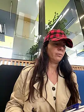 Snapshot of eveangelll chatting on October 27, 2025, 7:42 am eveangelll online show from October 27, 2025, 7:42 am