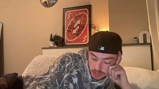 younghungginger online show from December 5, 2024, 1:20 am