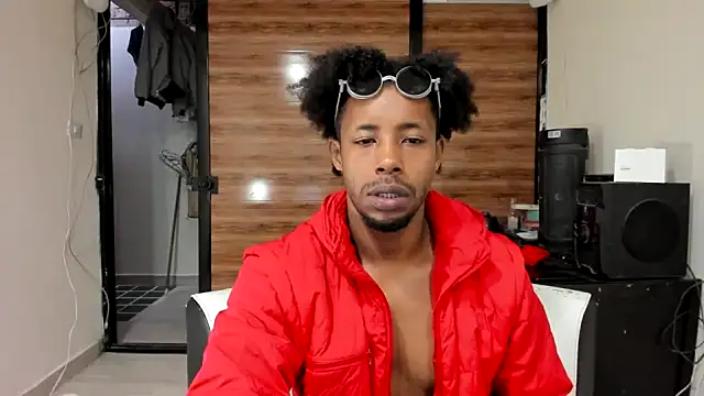 AlejoKhalifa  online show from January 25, 2025, 11:44 am