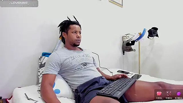 Snapshot of AlejoKhalifa_ chatting on September 23, 2025, 9:49 am AlejoKhalifa online show from September 23, 2025, 9:49 am